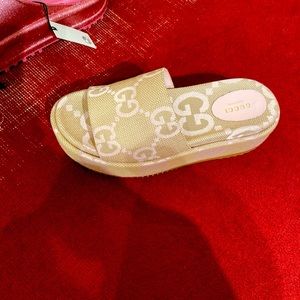 New Gucci sandals. Size 39. Brand new with box. Asking price on Stock X is 1089.